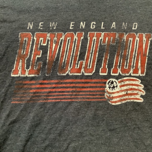💥 Autographed McNamara #26 NWT MLS Tshirt New England Revolution Large Female - Picture 4 of 7